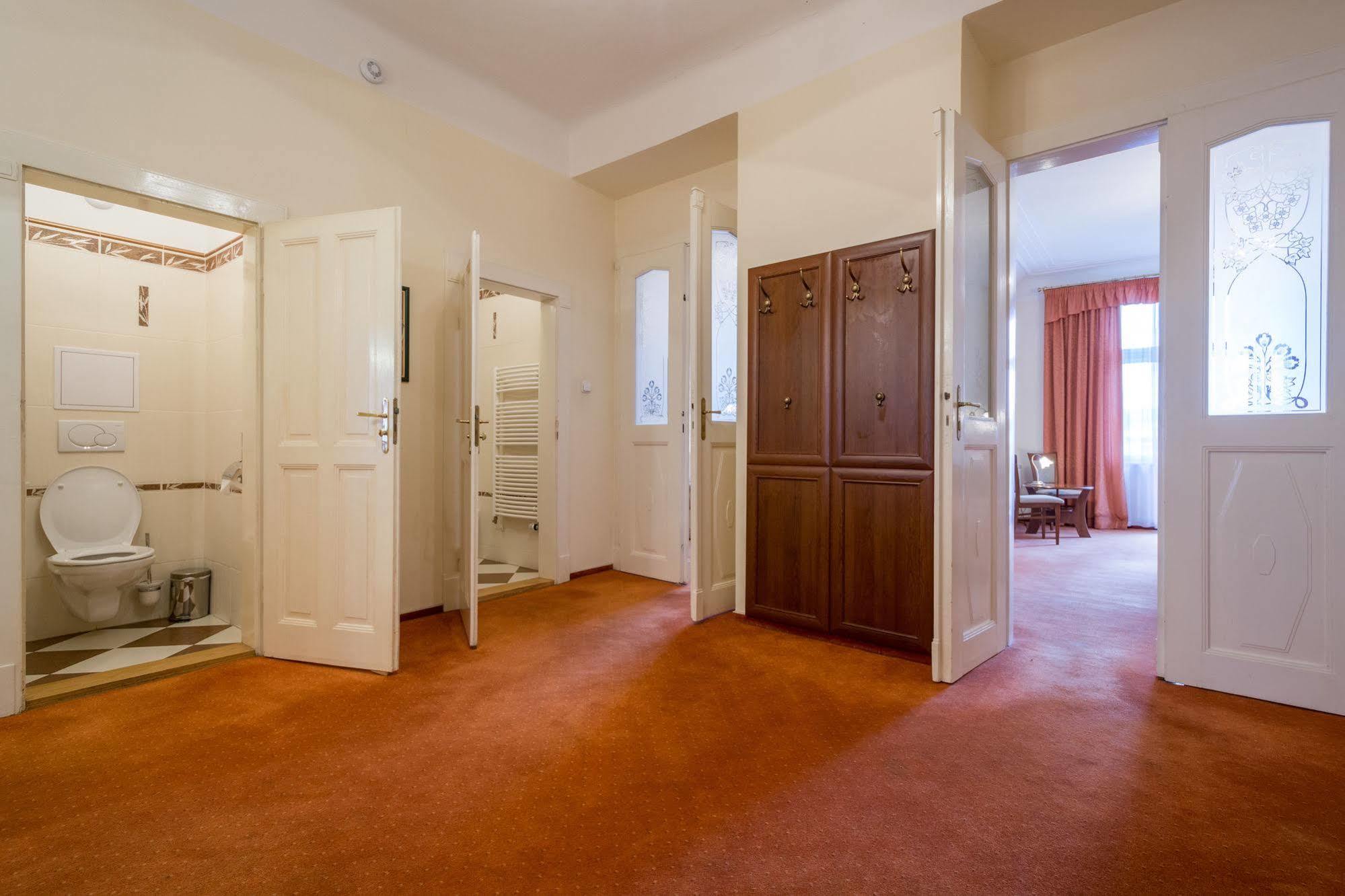 Hotel & Residence Royal Standard プラハ エクステリア 写真