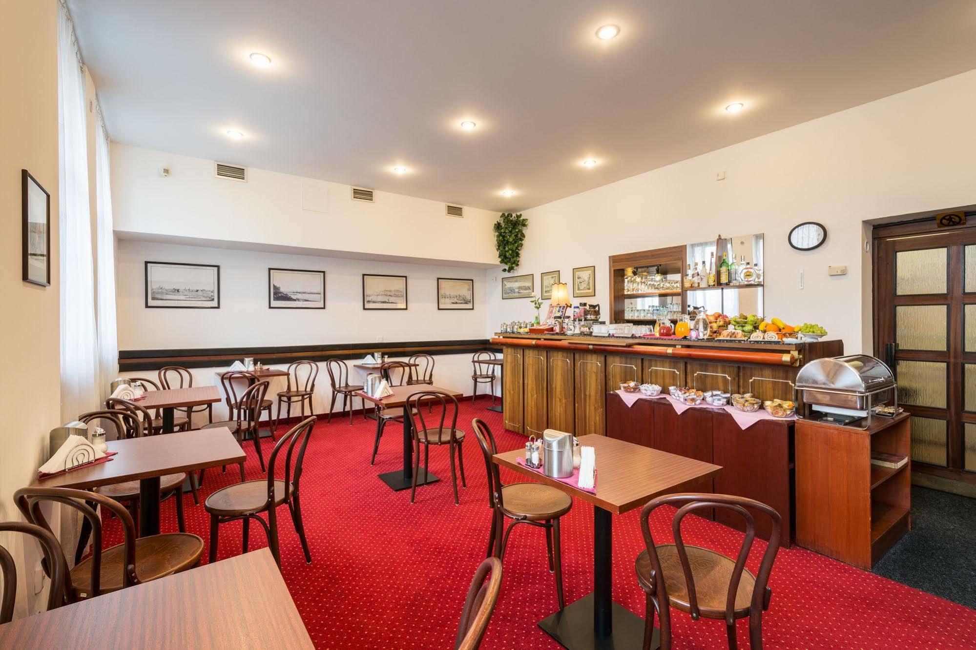 Hotel & Residence Royal Standard プラハ エクステリア 写真